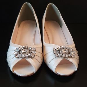 White Satin David Bridal Vintage Style Wedges Sz 6